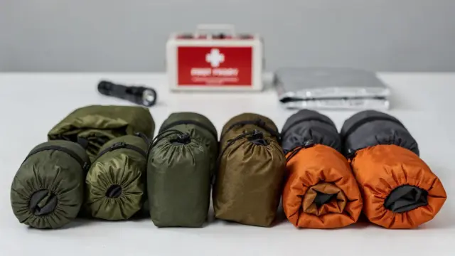 Notfall-Schlafsäcke und Thermodecke für den Artikel über geeignete Schlafsack-Modelle im Notfall